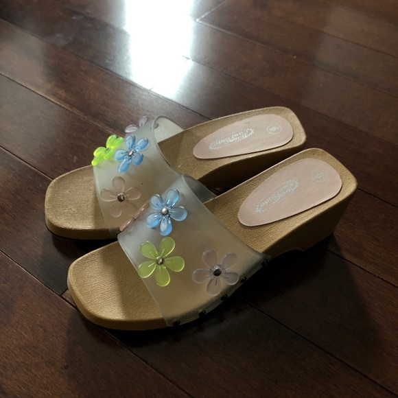 Cutest retro vintage wooden floral platform sandals - Picture 2 of 6